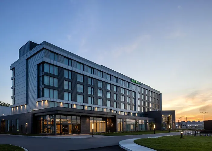 Holiday Inn Express Montreal Airport - St-Laurent By Ihg